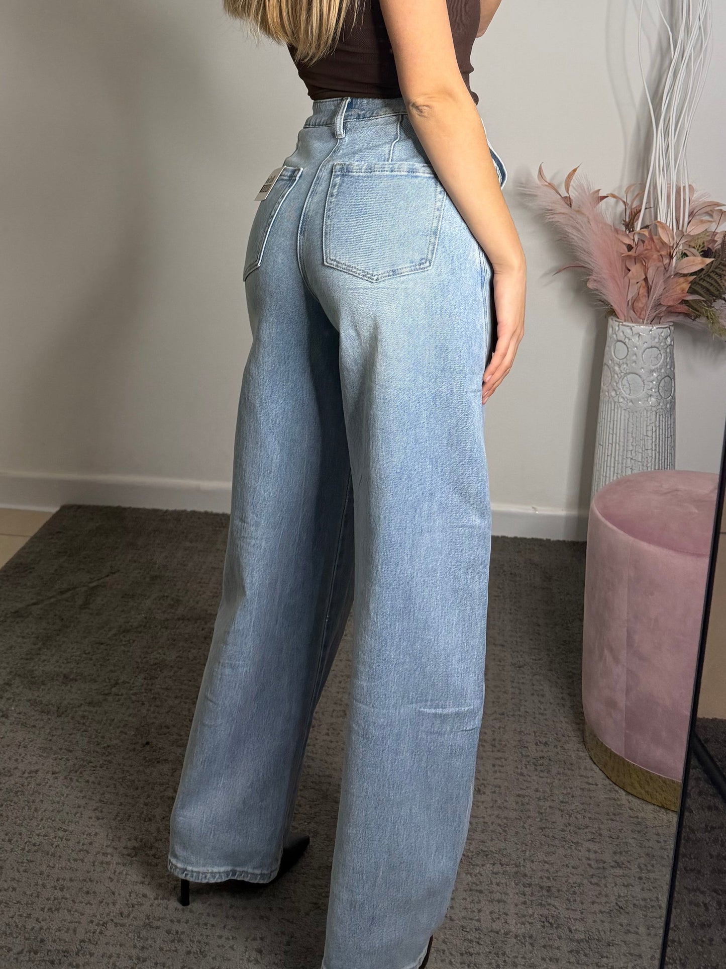 Jeans Light Fit – Denim Morbido a Gamba Larga