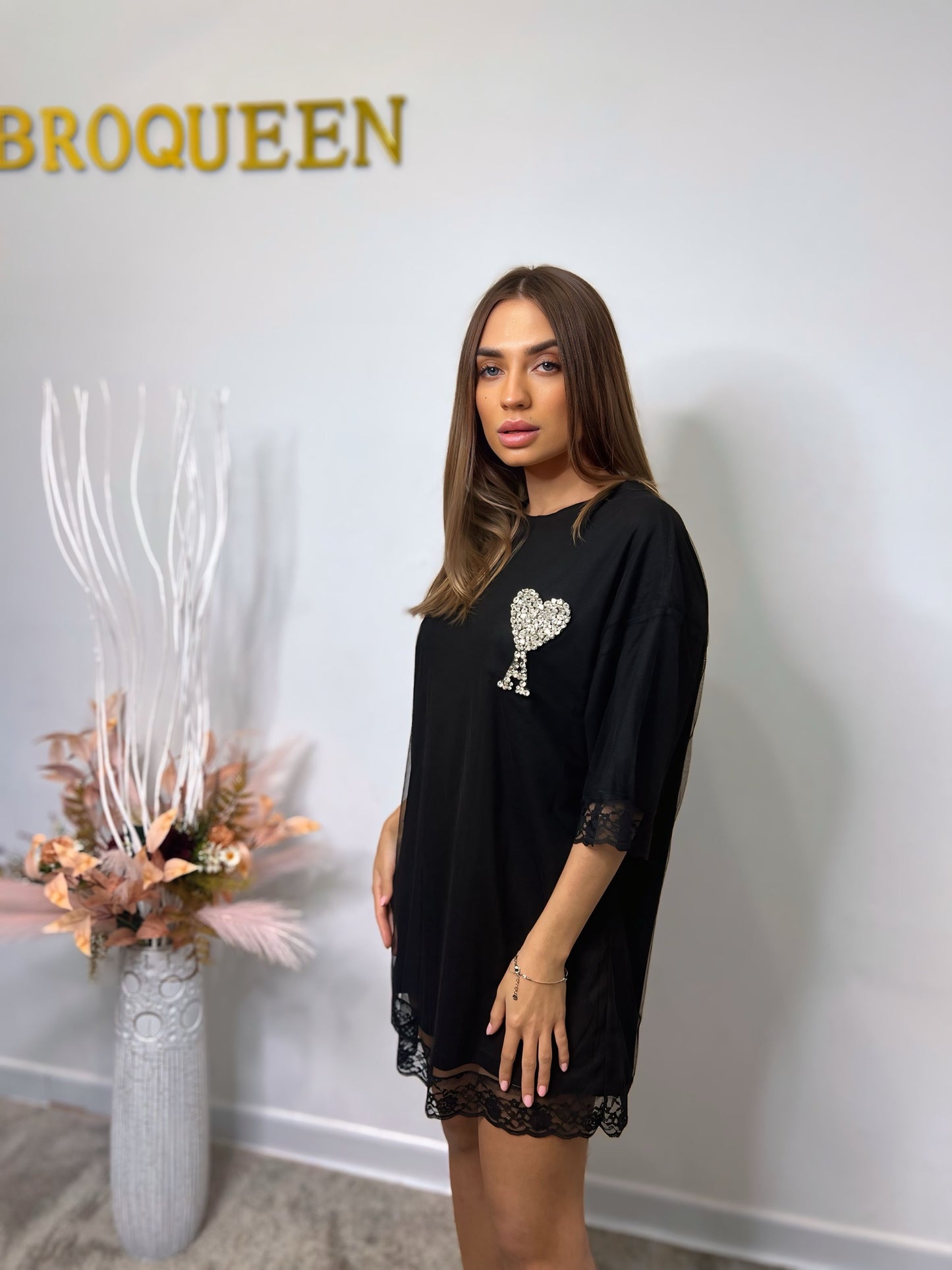 Maglia/Vestito “Black Romance” con dettagli in pizzo e applicazioni