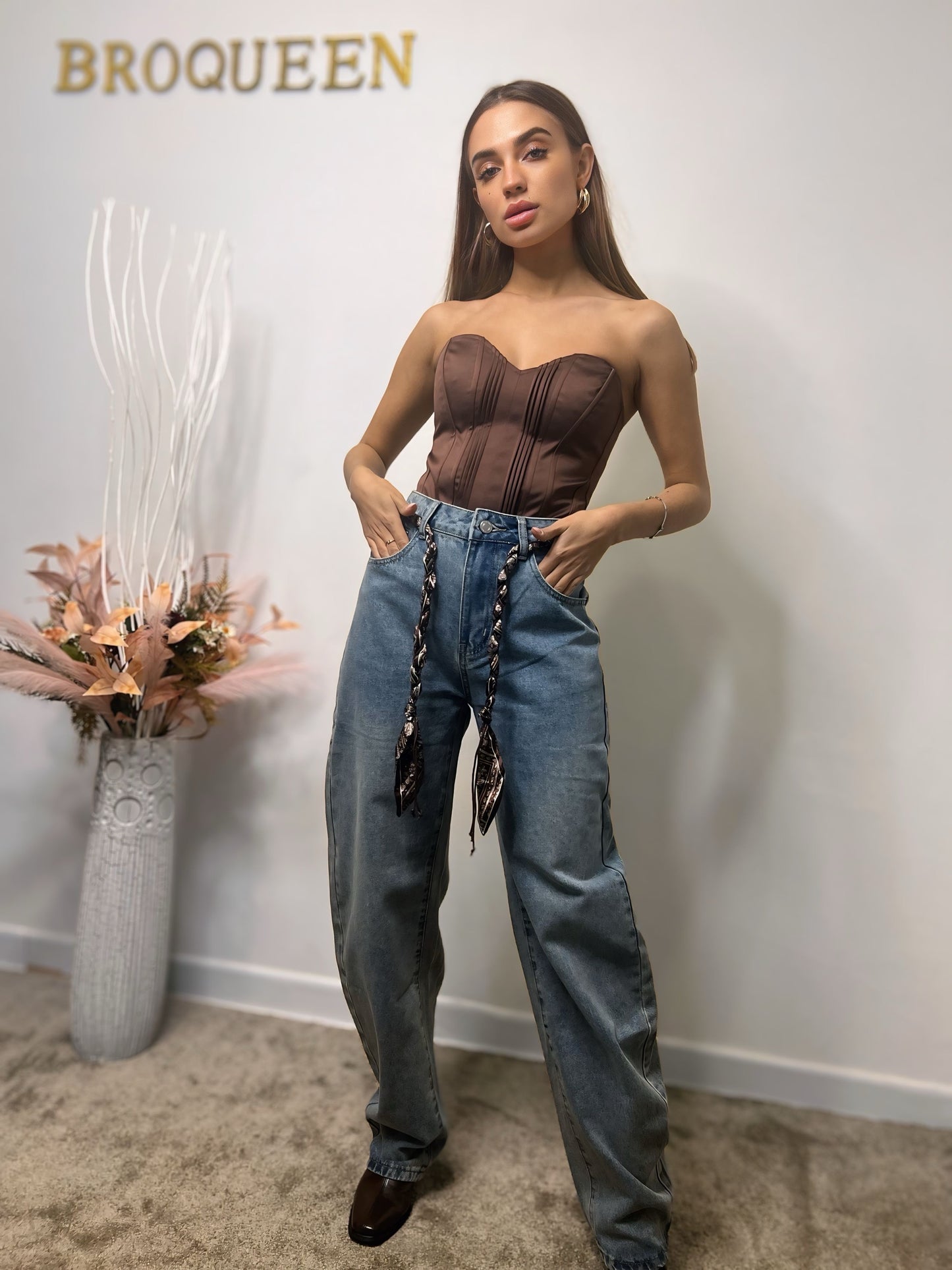 Jeans Vita Alta con Fascia Decorativa